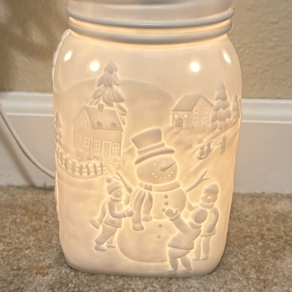 Scentsy “Let It Snow” Mason Jar Style White Raised Christmas Scene Retired - Picture 8 of 8